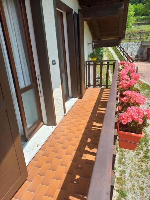 La Casetta Delle Nuvole Mazzo di Valtellina Esterno foto