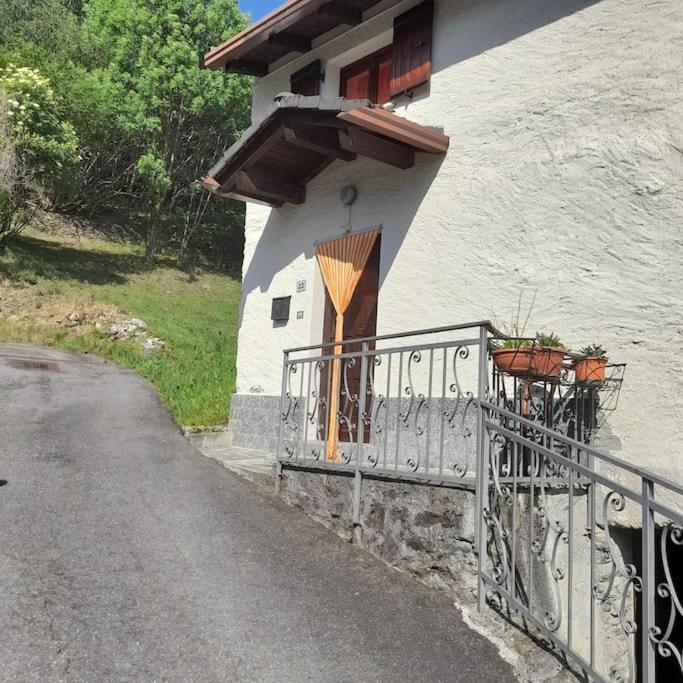 La Casetta Delle Nuvole Mazzo di Valtellina Esterno foto